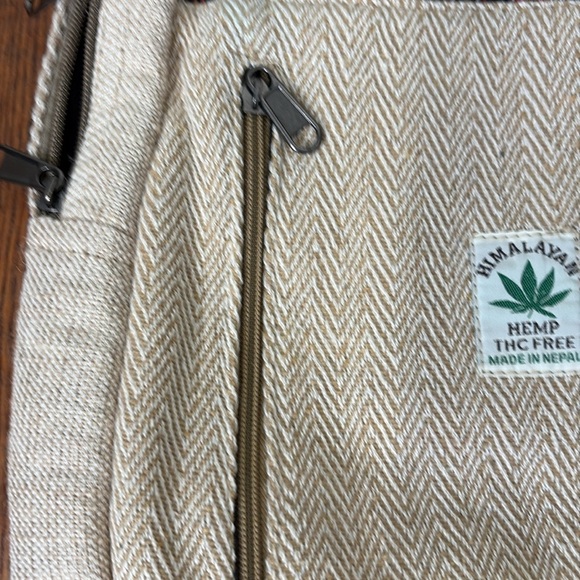 ThreadHeads Himalayan Hemp Messenger Backpack – 11″ x 15″ - Picture 3 of 8